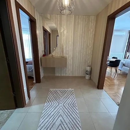 Luxury Waves Apartment